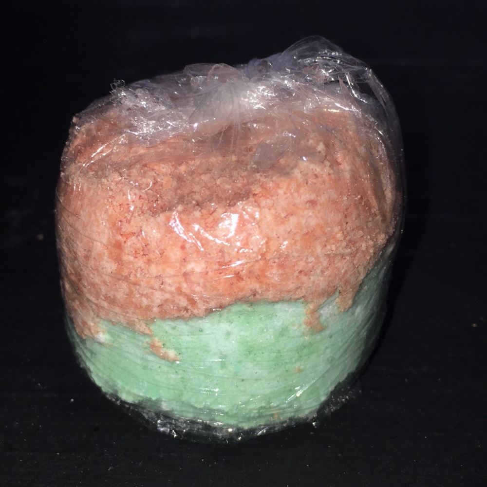 HOMEMADE Peppermint bath bomb